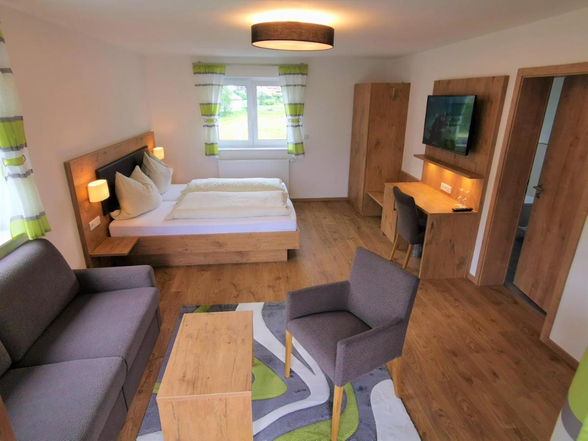 בירפלדןאוברזנט Hotel Gruener Baum Mit Restaurant & Wellness מראה חיצוני תמונה