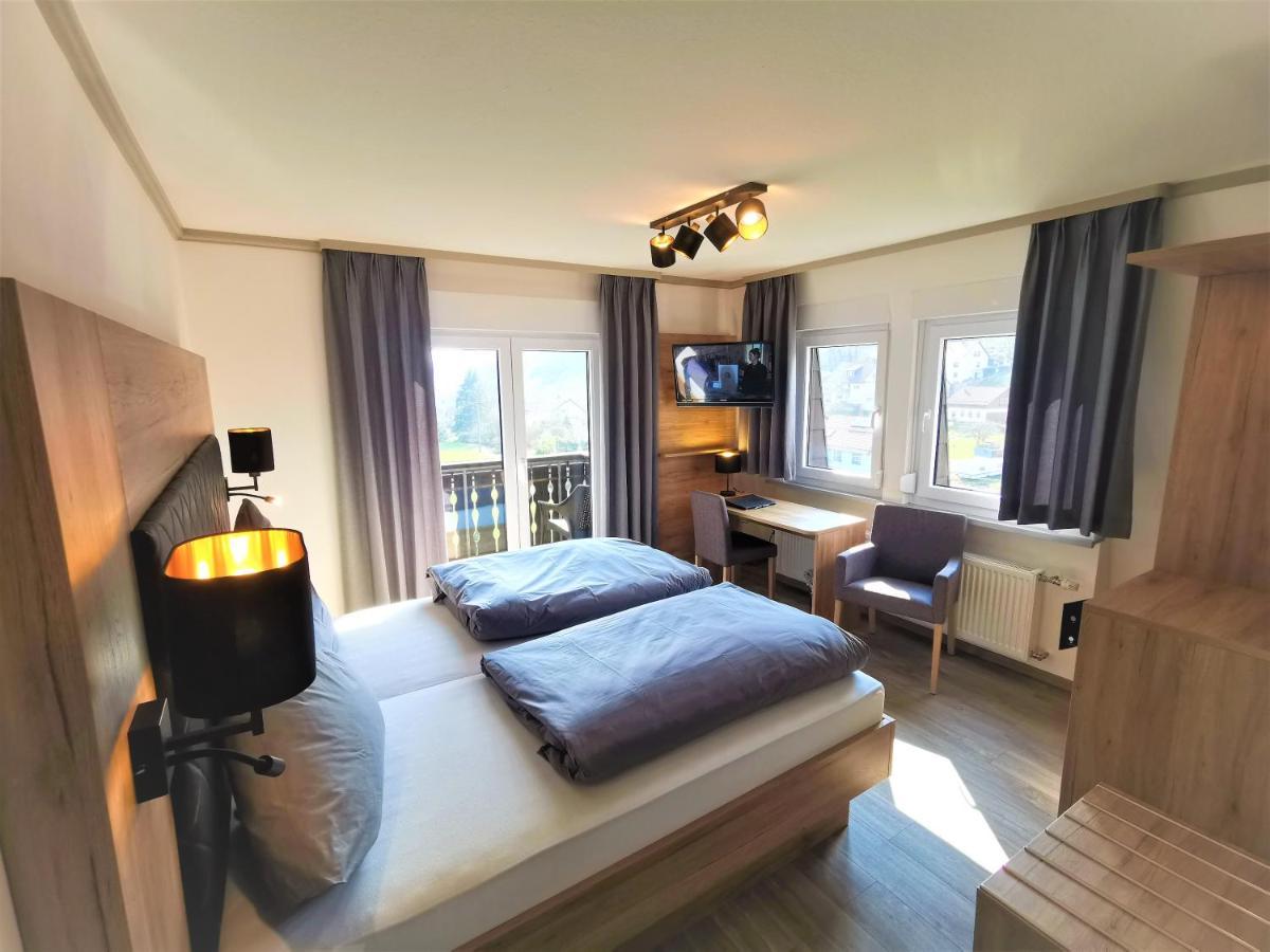 בירפלדןאוברזנט Hotel Gruener Baum Mit Restaurant & Wellness מראה חיצוני תמונה