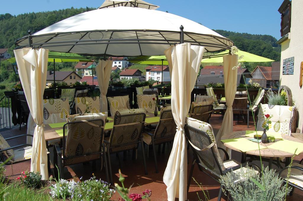 בירפלדןאוברזנט Hotel Gruener Baum Mit Restaurant & Wellness מראה חיצוני תמונה