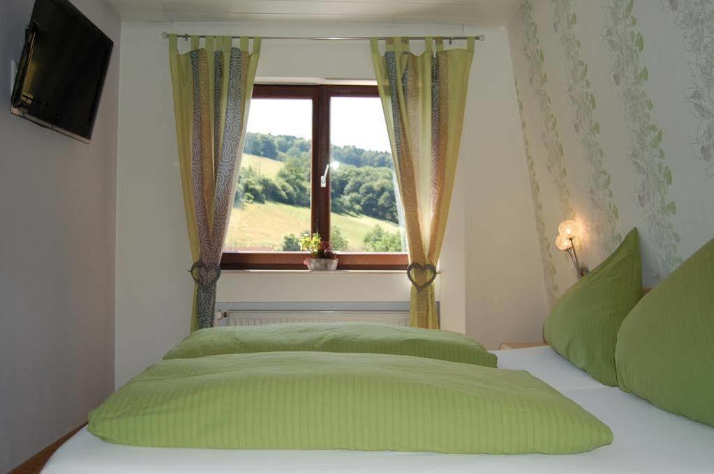 בירפלדןאוברזנט Hotel Gruener Baum Mit Restaurant & Wellness מראה חיצוני תמונה