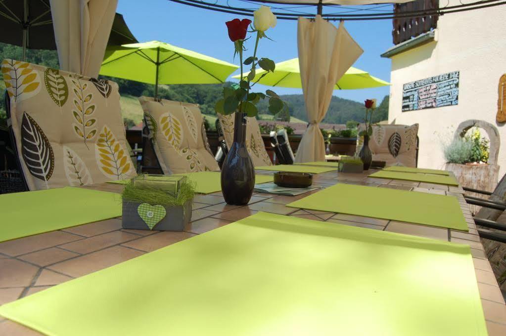 בירפלדןאוברזנט Hotel Gruener Baum Mit Restaurant & Wellness מראה חיצוני תמונה
