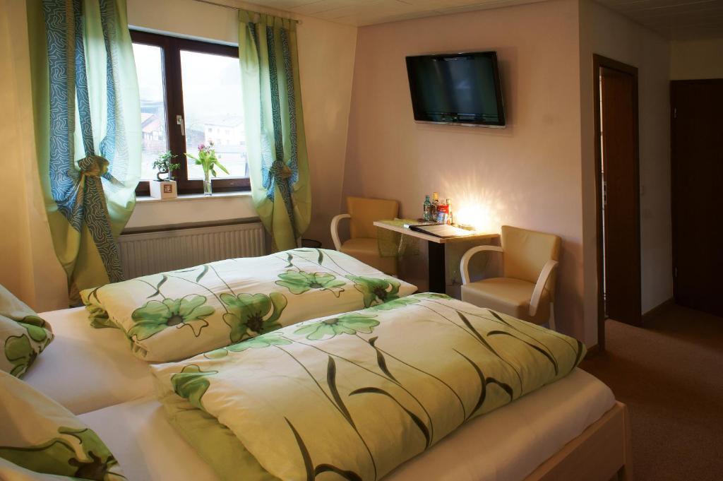 בירפלדןאוברזנט Hotel Gruener Baum Mit Restaurant & Wellness חדר תמונה