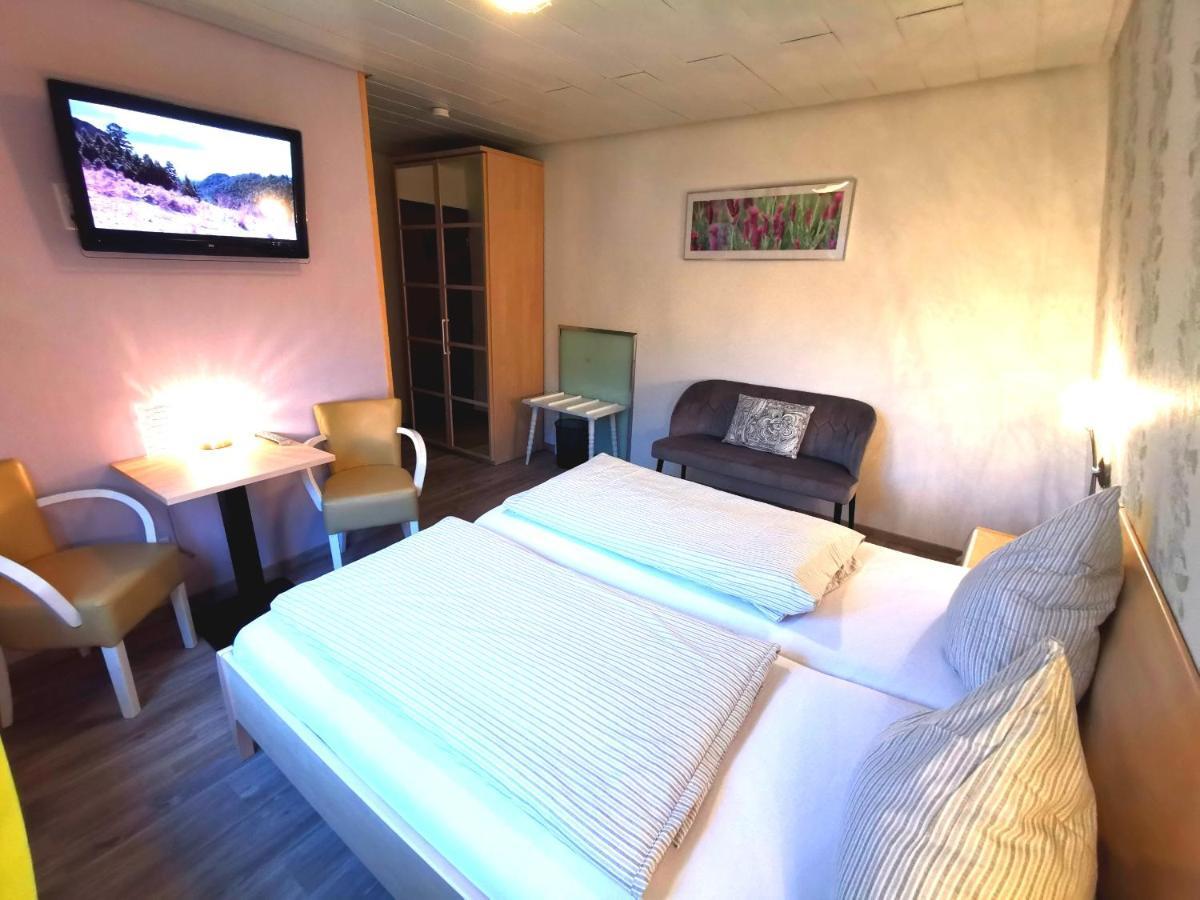 בירפלדןאוברזנט Hotel Gruener Baum Mit Restaurant & Wellness מראה חיצוני תמונה